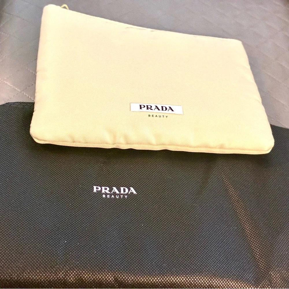 Classic!PRADA soft English green thick textured pouch with lining
